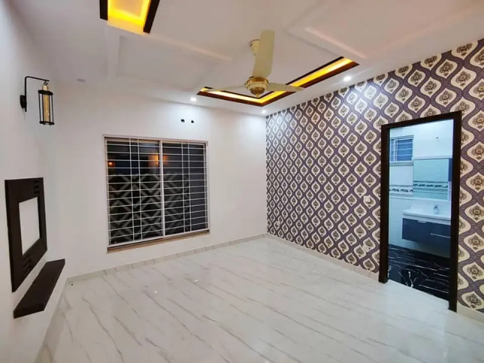 10 Marla House for Sale in Lahore Bahria Town — photo 2