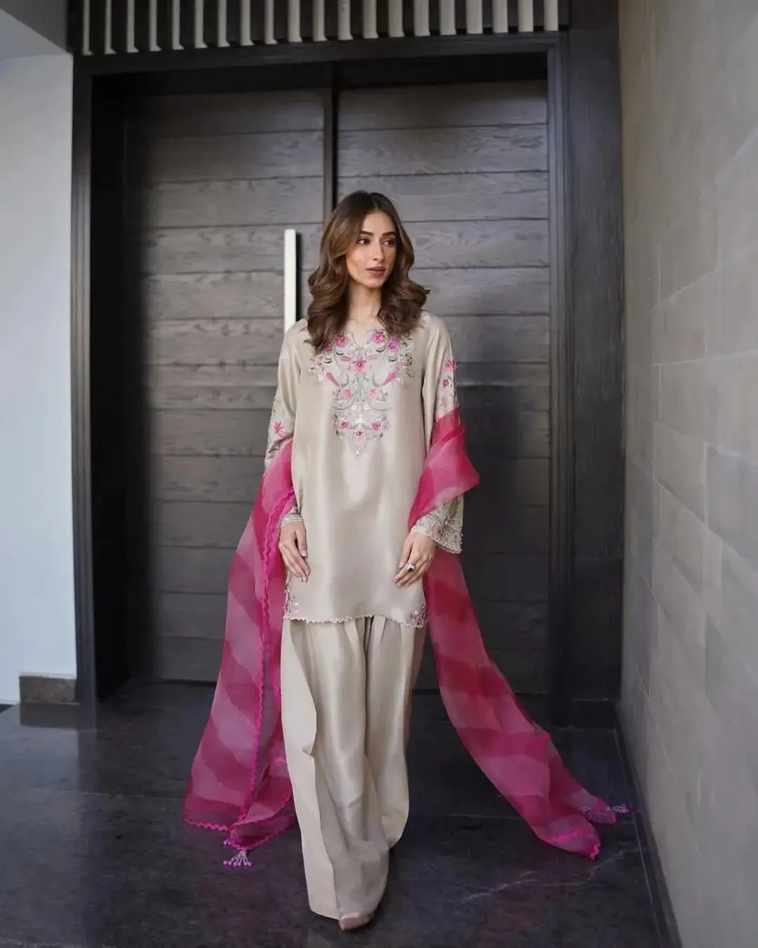3pcs vaniya luxury slik suit in Factory Area, Faisalabad