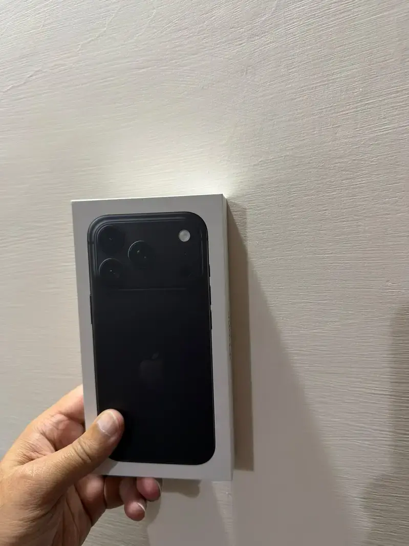Apple iPhone 18 Pro — photo 2