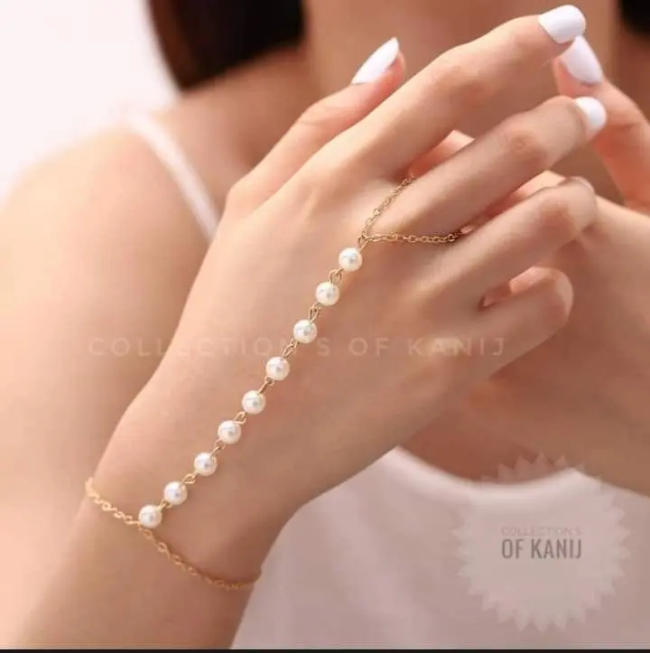 Elegant Golden Hand Chain Bracelet with White Pearls — photo 5