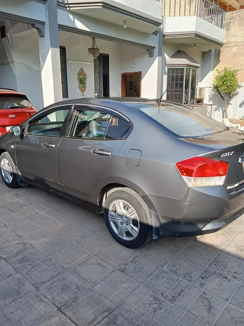 Honda City 2011 For Sale in Best Condition in Johar Town, Lahore
