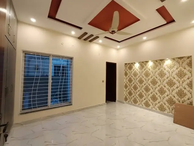 10 Marla House for Sale in Lahore Bahria Town — photo 3