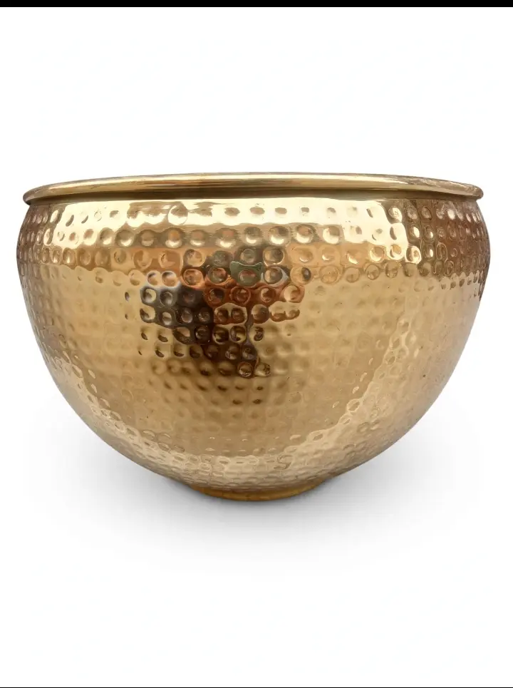 Brass planter sada aur design Wala in Gujranwala