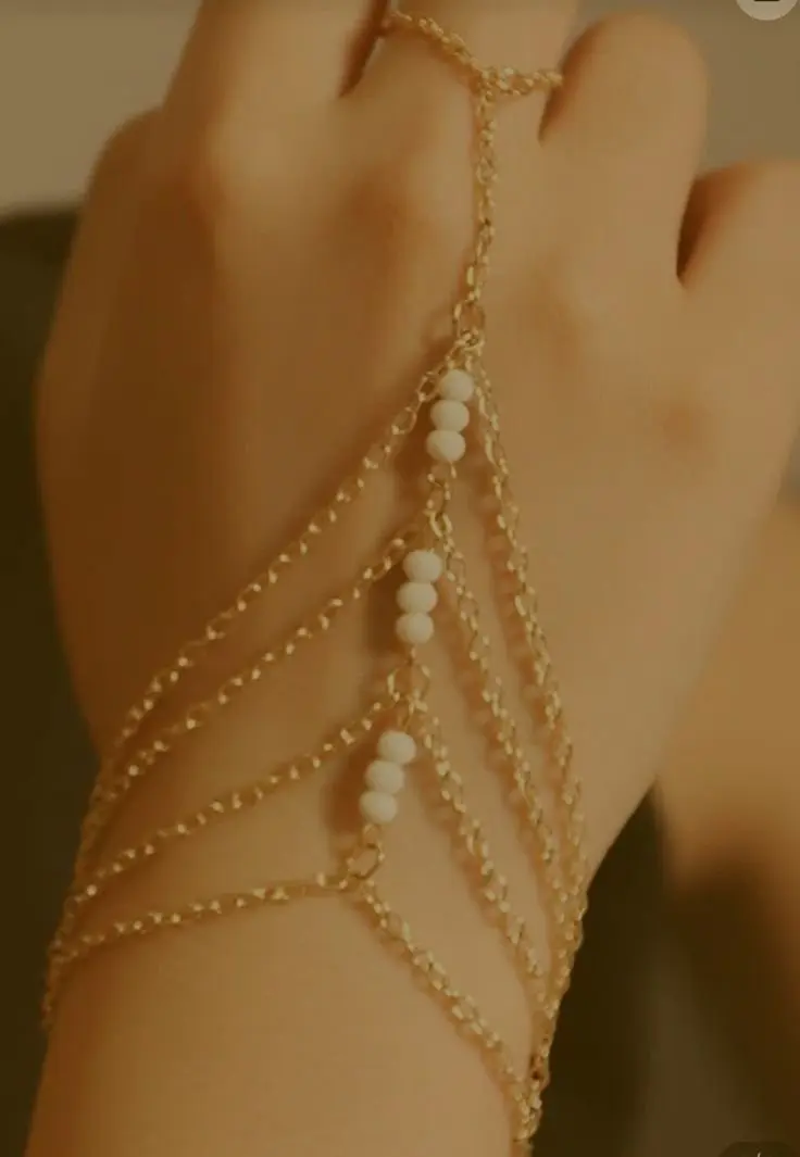 Elegant Golden Hand Chain Bracelet with White Pearls — photo 2