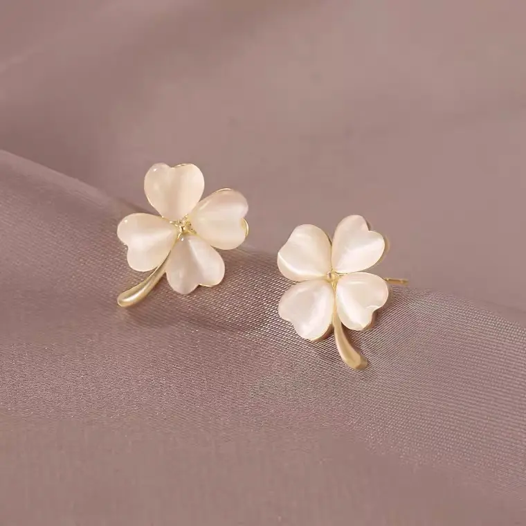 Girls Beautiful Earrings in Lahore in Anarkali