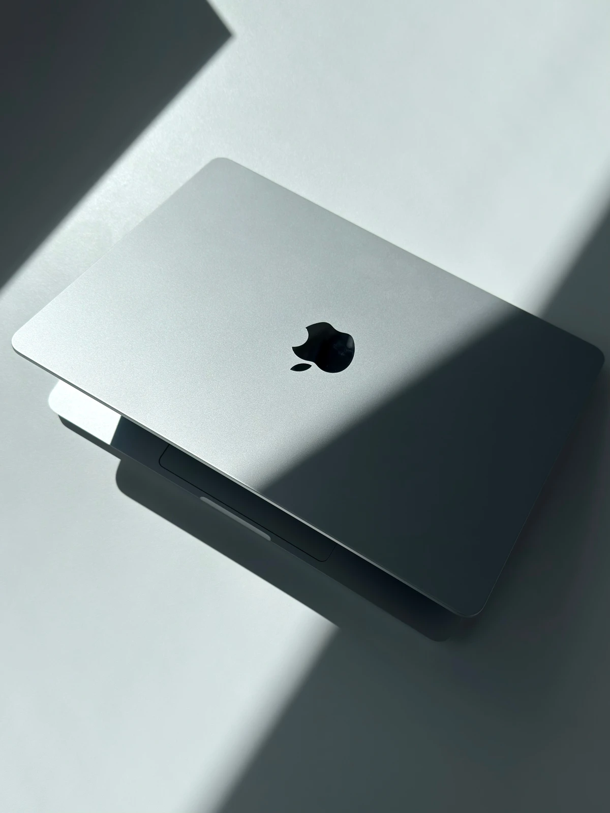 Apple MacBook Laptop – Silver | Excellent Condition — photo 2