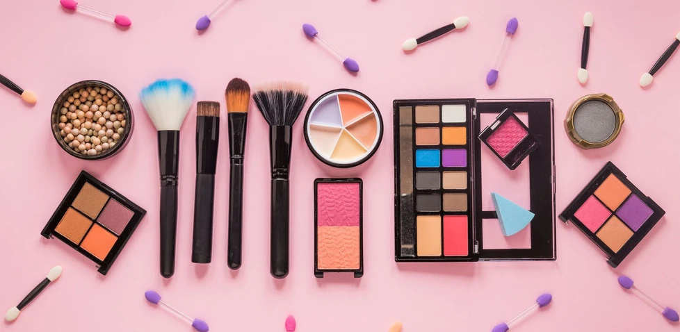 Buy Original Makeup Online in Pakistan Guide